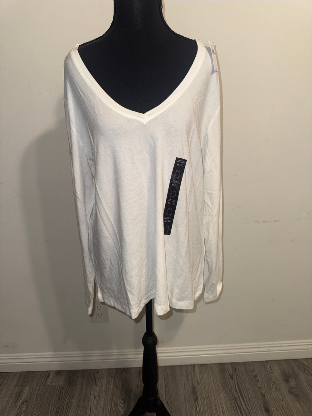 Banana Republic White V-Neck Long Sleeve Tee